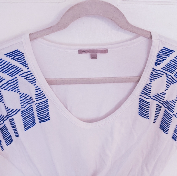 GAP tee with blue beading - Picture 2 of 2
